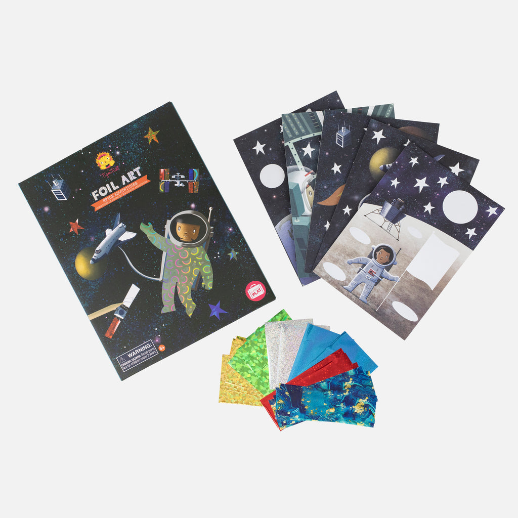 Do you have a little astronaut at home ? Or not yet ?  Learn about the solar system and enjoy some crafty fun at the same time. Ideal activity for a rainy day.  Whether you're looking to spark a love of science in a young child, or you're simply looking for a unique and educational gift for a friend our Solar System Gift Box is sure to delight.