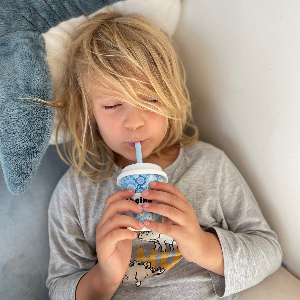 This baby chino cup is a sustainable option made from biodegradable bamboo. It is a durable and long-lasting choice that is also environmentally friendly. Its smaller size makes it perfect for little hands, and the included silicone straw helps to minimize spills and messes. This baby chino cup is a practical and eco-friendly choice for parents who want to provide their children with a safe and enjoyable drinking experience.