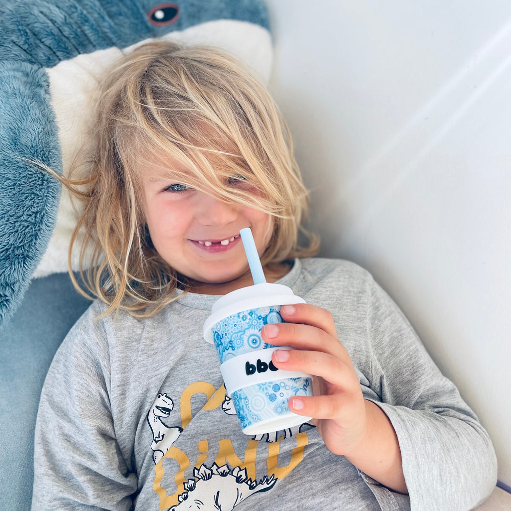This baby chino cup is a sustainable option made from biodegradable bamboo. It is a durable and long-lasting choice that is also environmentally friendly. Its smaller size makes it perfect for little hands, and the included silicone straw helps to minimize spills and messes. This baby chino cup is a practical and eco-friendly choice for parents who want to provide their children with a safe and enjoyable drinking experience.